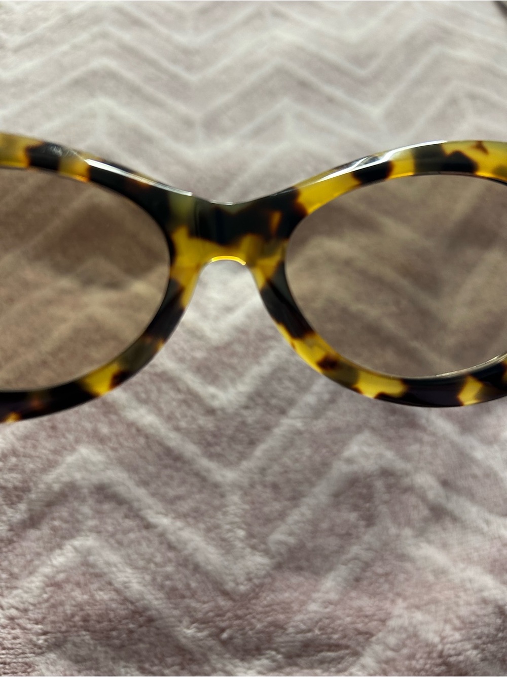 Toteme Tortoiseshell Oval Cat-Eye Sunglasses with Brown Lenses Logo mint shape - Picture 3 of 6